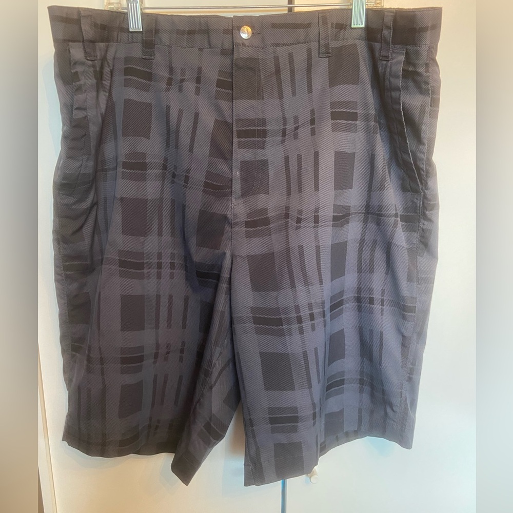 Men’s Callaway golf shorts